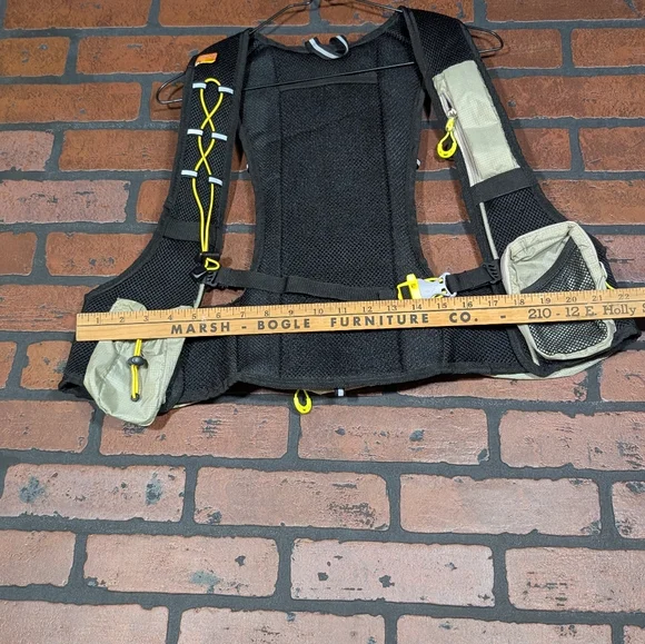 Trail Running Vest - Local Lion - Picture 13 of 14